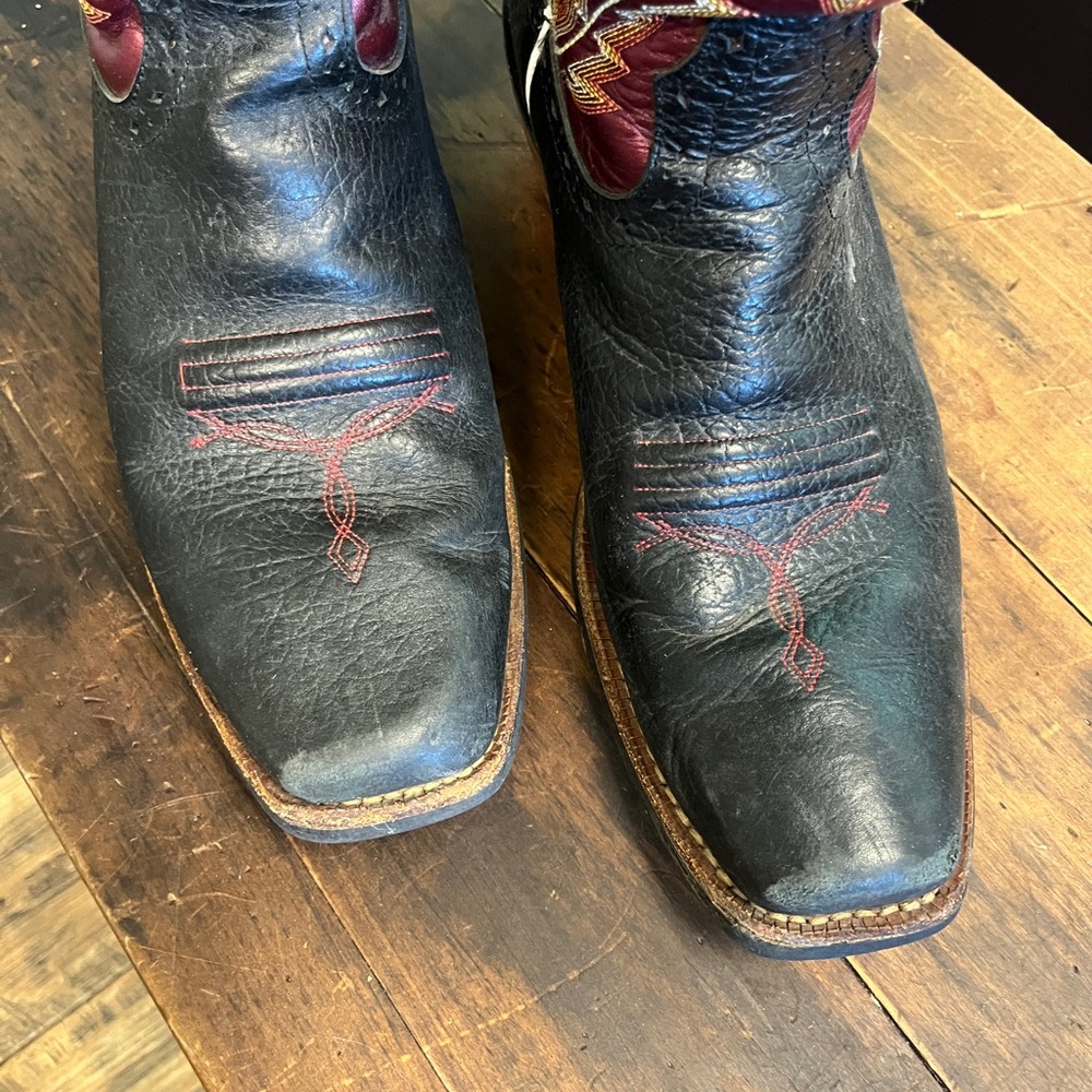 Ariat Black and Burgundy Western Boots - Picture 2 of 6